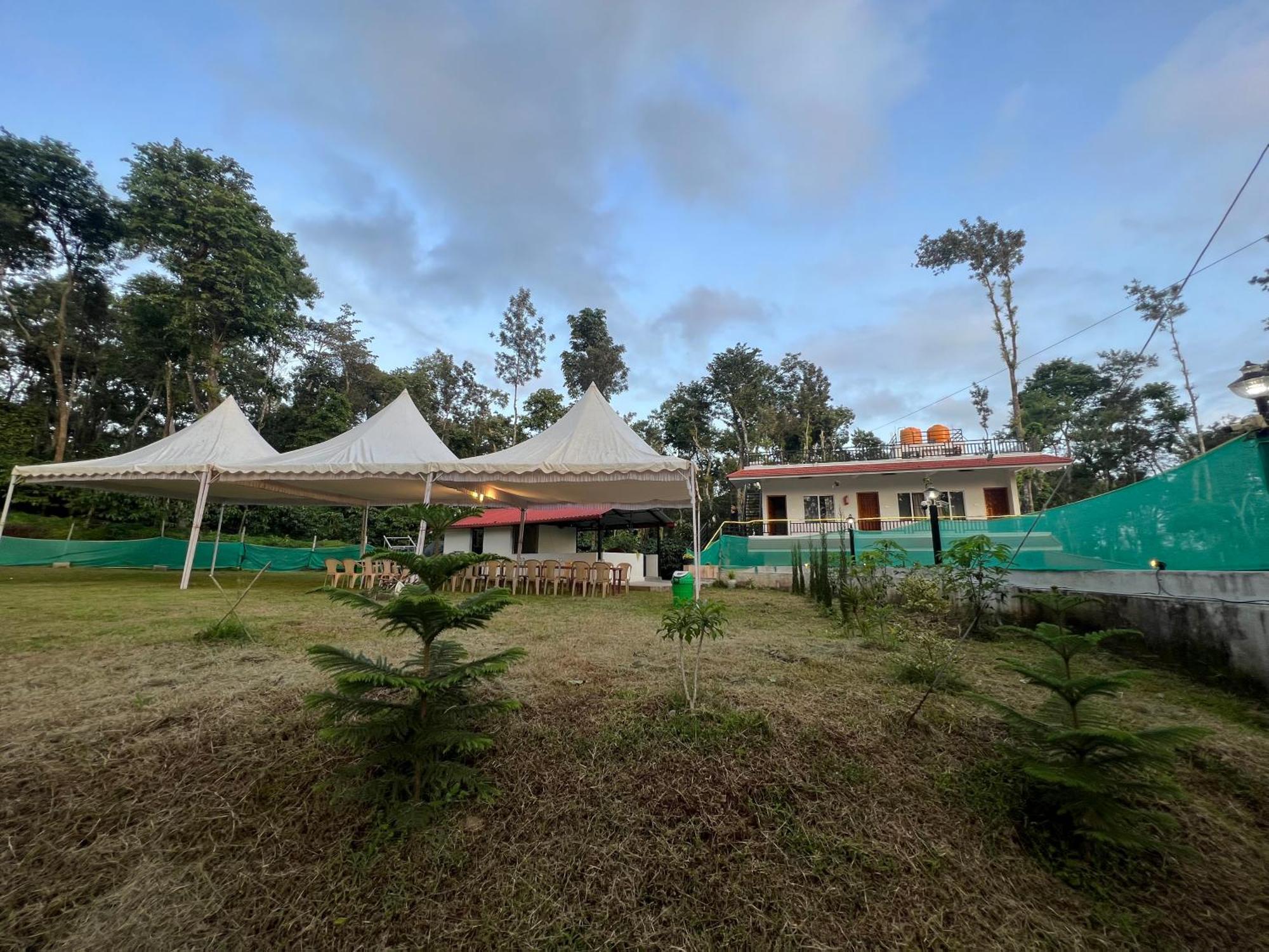 Апартаменты Sri Lakshmi Estates Siddapura  Экстерьер фото